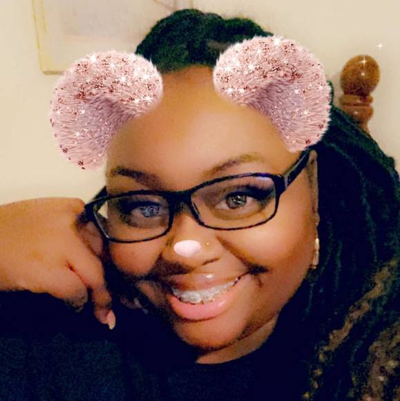 Poshmark profile picture for @shaniece_r